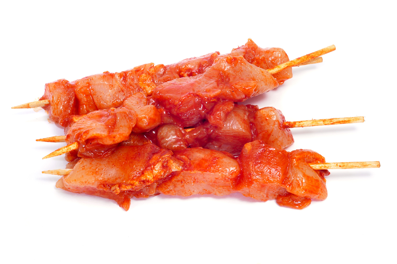 Brochette de poulet marinée au persil, origan, ail, oignons et poivrons rouges
